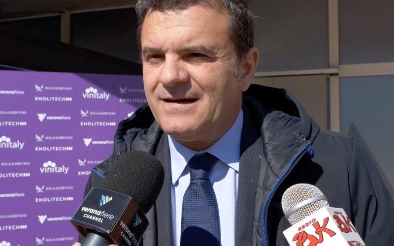 Vinitaly 2022 – Intervista a Centinaio Sottosegretario Politiche Agricole e forestali - veronafierechannel.it