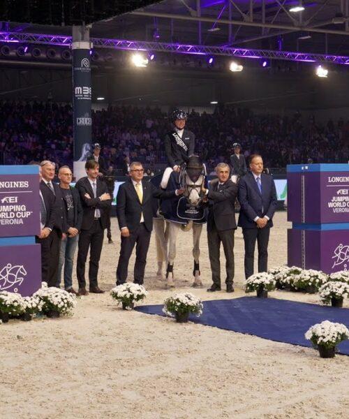 Sophie Hinners vince il Premio Longines FEI Jumping World Cup 2024